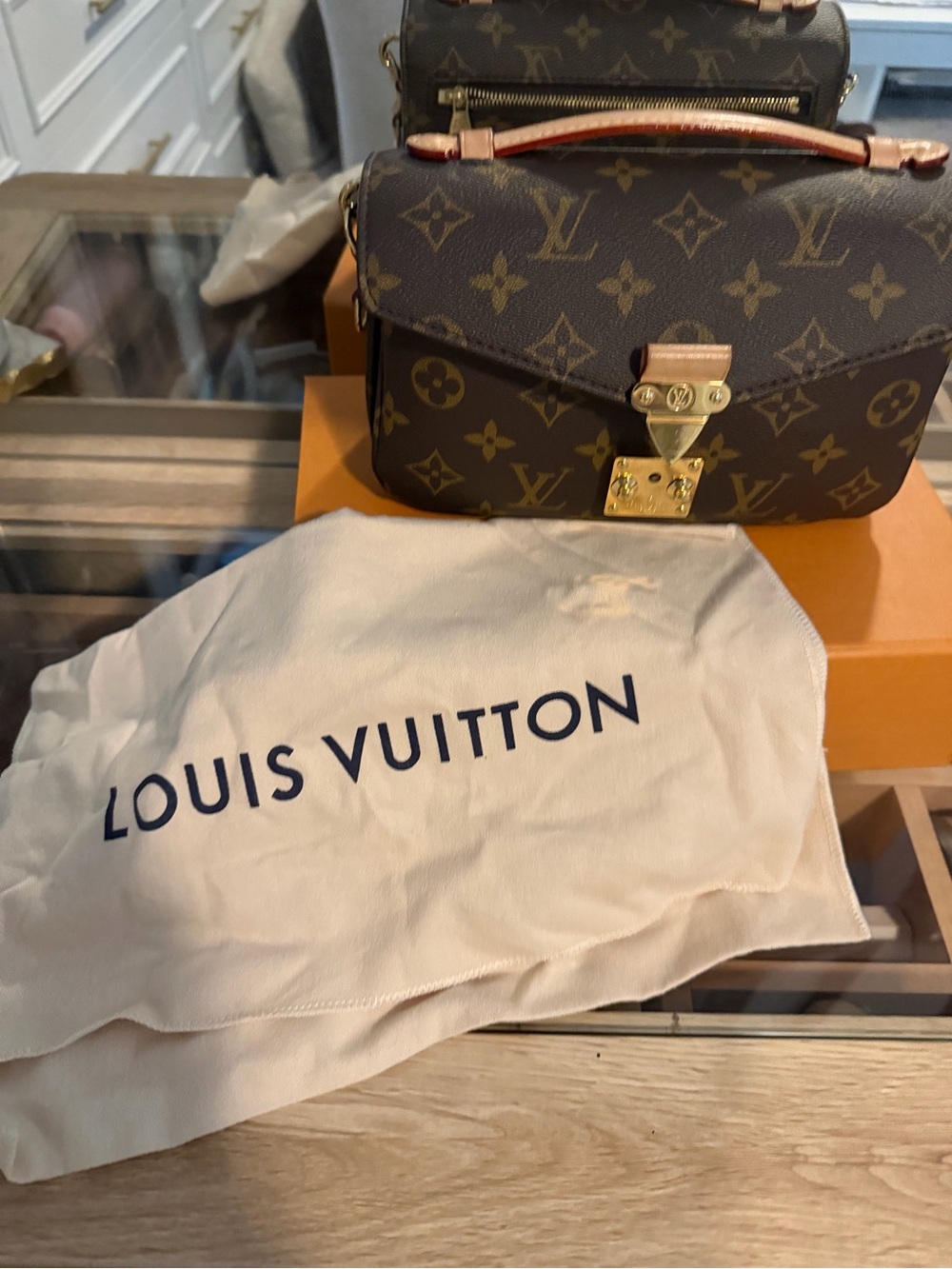 Louis Vuitton Pochette Métis East-West - Picture 6 of 9